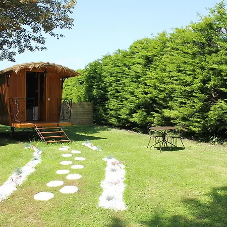 Camping Les Couesnons 4*